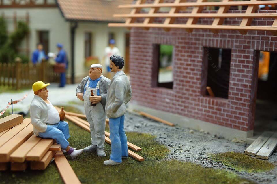 6 Signs That Say You Need To Hire A Professional Roofer For Your Home